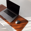 Alterzone Pad Desktop Sustainable Vegan Leather Surface, Cognac Brown - DELENordic.com Alterzone Pad hiirimatto vegaanisesta nahasta, konjakinruskea